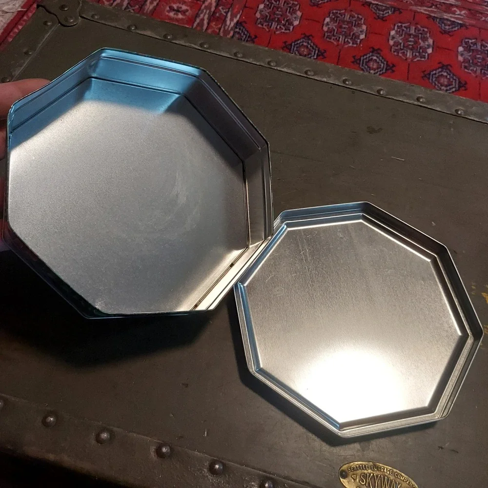 Vintage Style Octagonal Jungle Lion and Tiger Metal Decorative Storage Tin 7x2